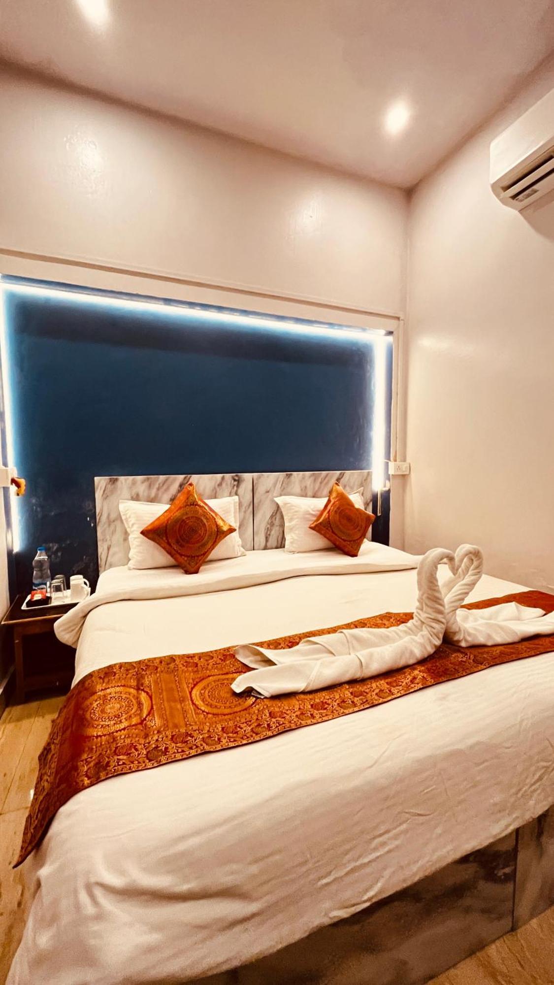 Vibe N Joy Otel Varanasi Dış mekan fotoğraf