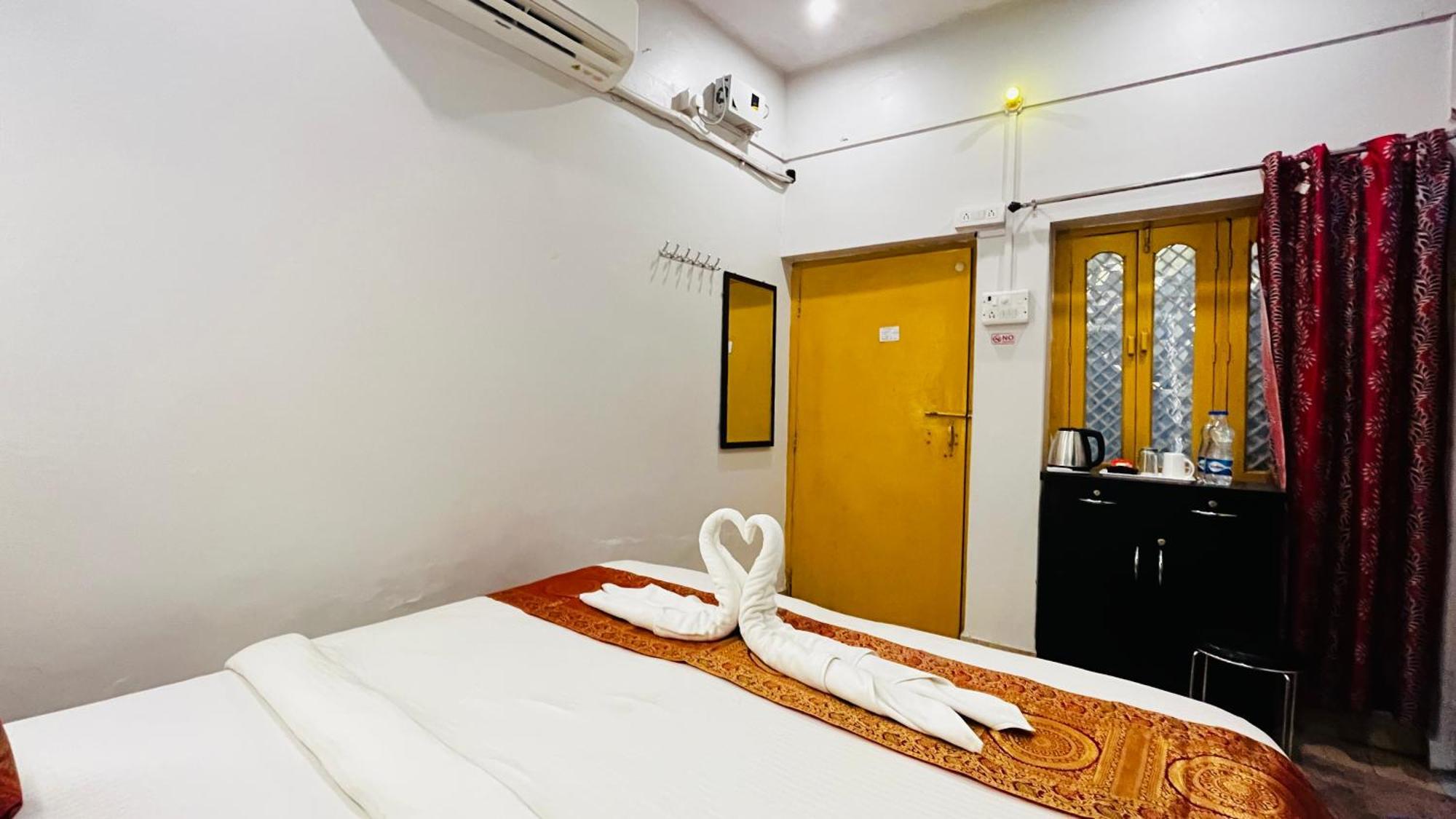 Vibe N Joy Otel Varanasi Dış mekan fotoğraf