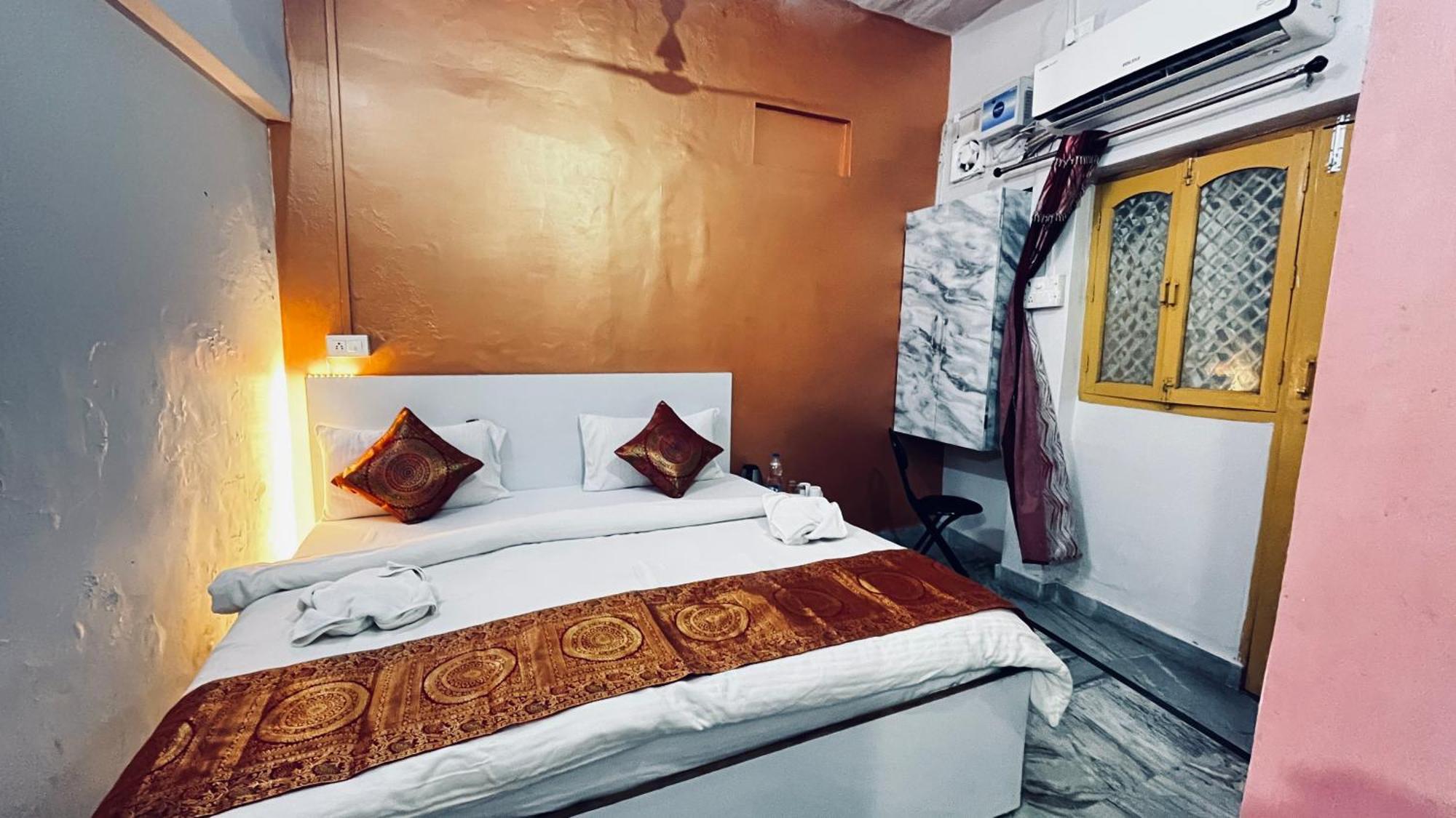 Vibe N Joy Otel Varanasi Dış mekan fotoğraf
