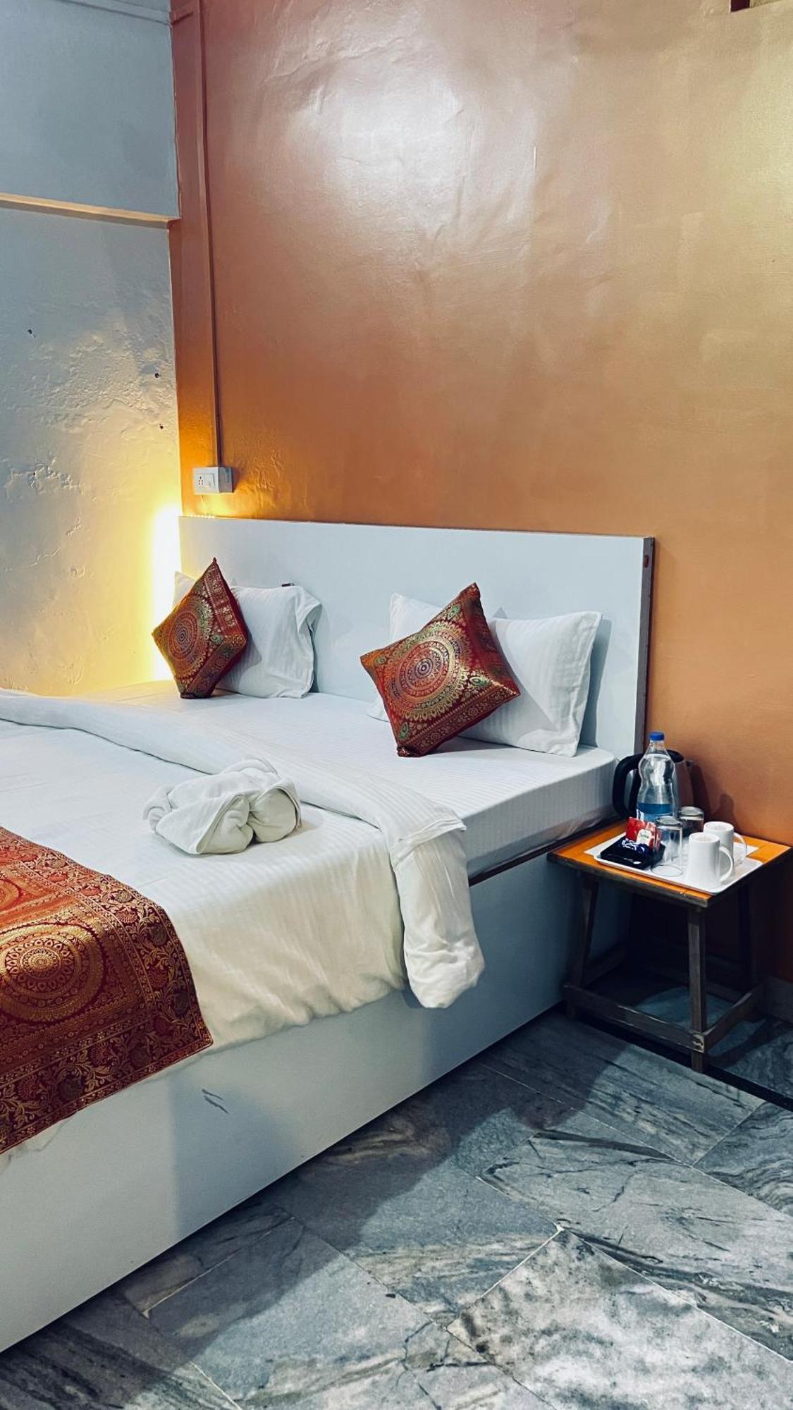 Vibe N Joy Otel Varanasi Dış mekan fotoğraf