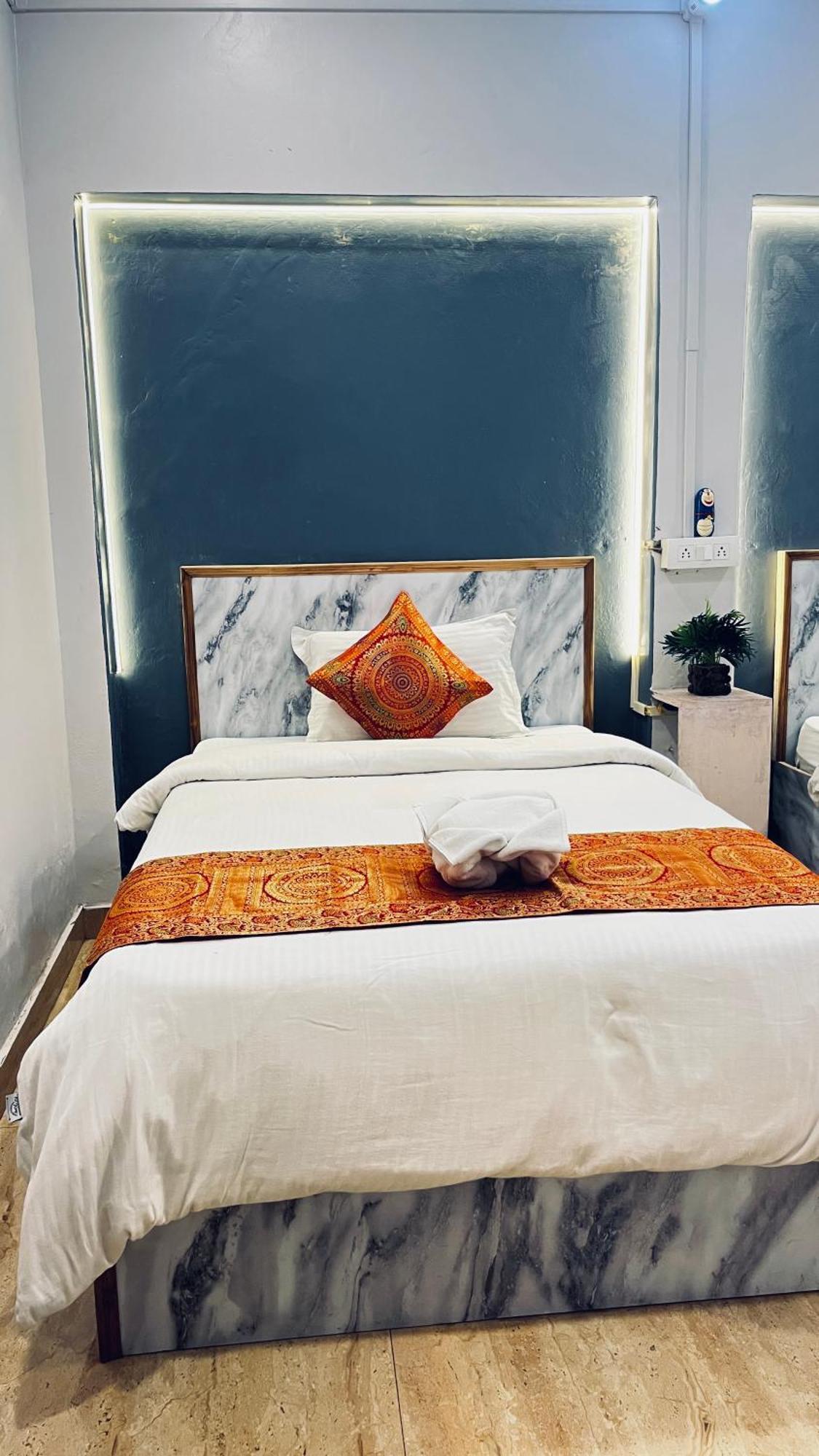 Vibe N Joy Otel Varanasi Dış mekan fotoğraf