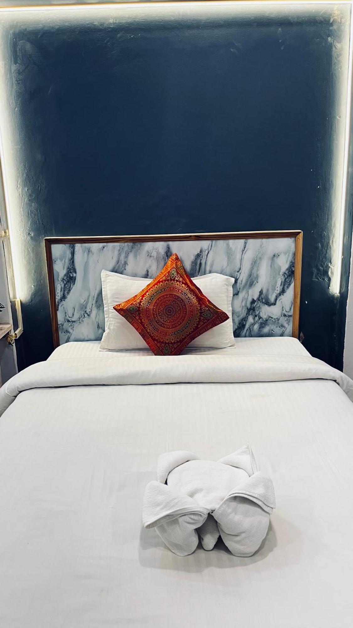 Vibe N Joy Otel Varanasi Dış mekan fotoğraf